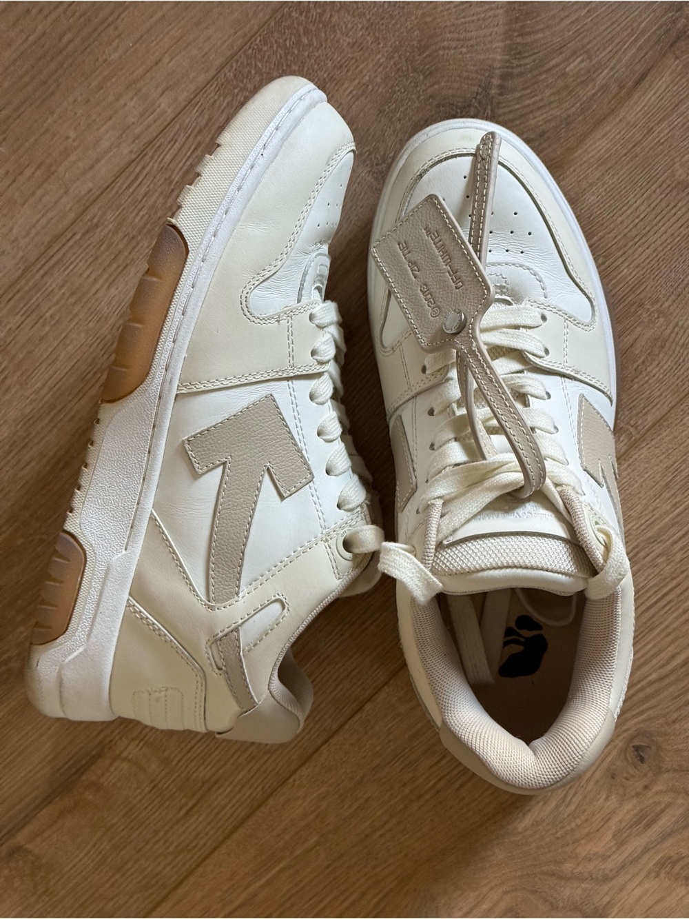 Off-White Cream and Tan Low-Top Leather Sneakers